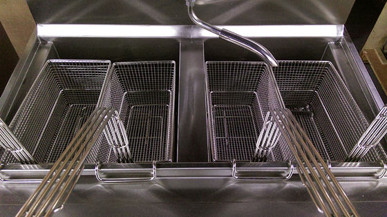 Deux pots, quatre paniers, écran d'ordinateur électrique numérique, friteuse ouverte avec filtration d'huile.