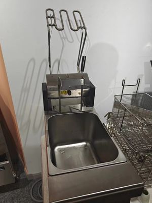 8L Table Top Style Auto Lift 3KW électrique numérique ouverte friteuse profonde