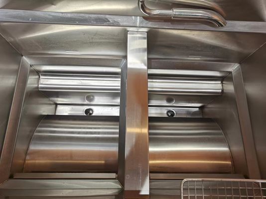 Panneau d'ordinateur numérique 220V Deux pots Quatre paniers Friteuse ouverte avec filtration