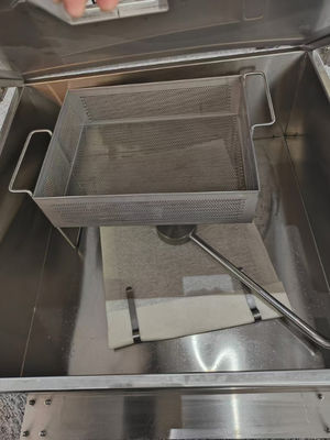 Écran tactile Panneau intelligent Filtrage automatique de l'ascenseur Deux pots Quatre paniers 304SUS Friteuse électrique à gaz ouverte