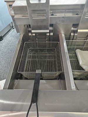 Panneau d'ordinateur numérique Ascenseur automatique Deux pots Quatre paniers Friteuse électrique ouverte