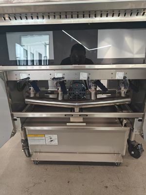 Panneau intelligent à écran tactile professionnel 4 réservoirs 4 paniers 28KW 304SUS Chips électriques Friteuse ouverte