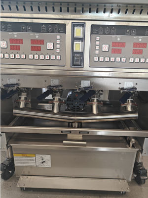 Quatre pots Quatre paniers avec système de filtre à huile 304SUS Ventless puces KFC profondes puces électriques Friteuse à puces ouvertes pour machine à cuisiner