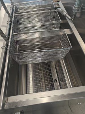Panneau d'ordinateur numérique Deux pots Quatre paniers Pâte à frire automatique Pâte à frire ouverte