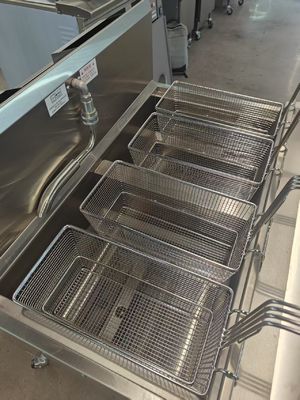 Panneau d'ordinateur numérique Deux pots Quatre paniers Pâte à frire automatique Pâte à frire ouverte