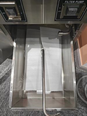 Les puces commerciales ouvrent la friteuse avec le panneau LCD à raccourci
